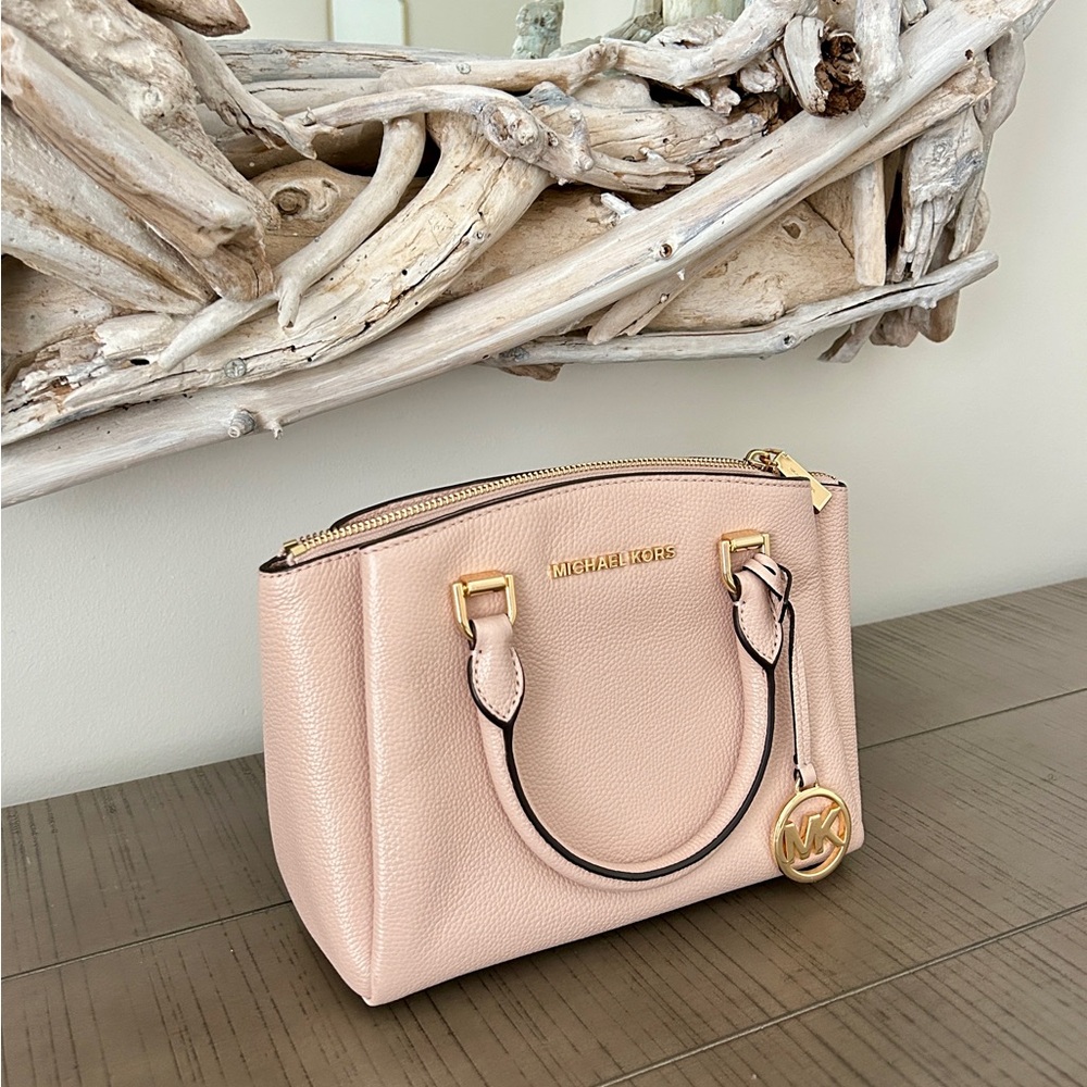 Michael Kors | Maxine Small Messenger Bag | Pebbled Leather | Soft Pink